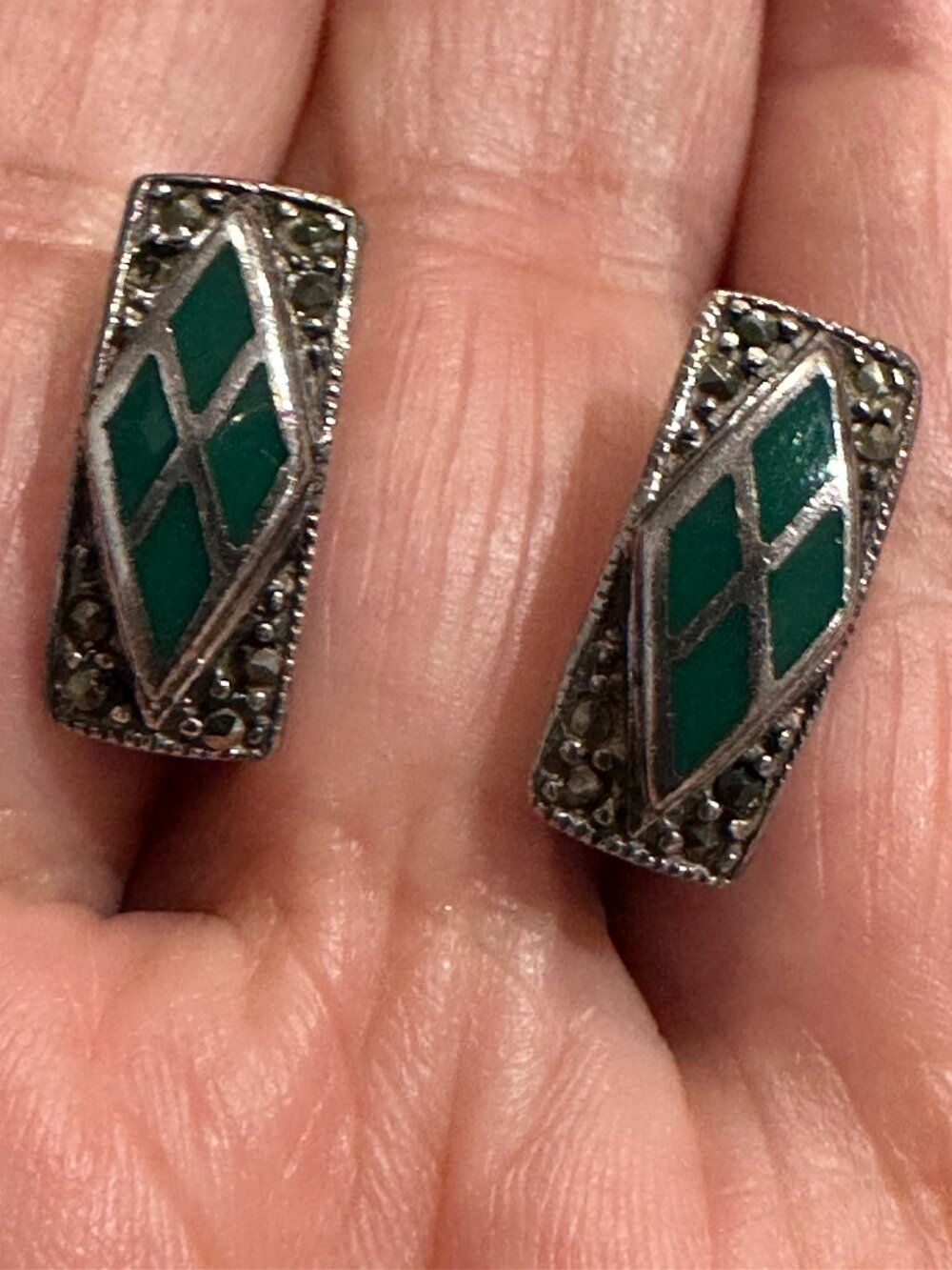 Vintage 925 Sterling Silver Earrings Green Chalcedony Inlay in Argyle Pattern 8g